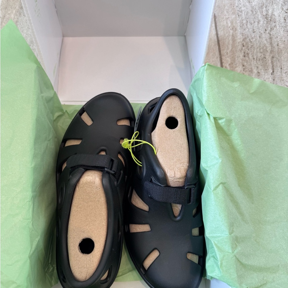 OOFOS Black Sandals Comfortable Slip-On